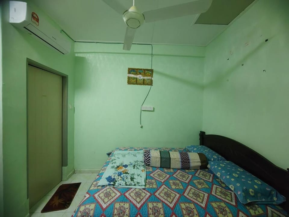 Bed, Photo of the whole room, Bedroom, air conditioner