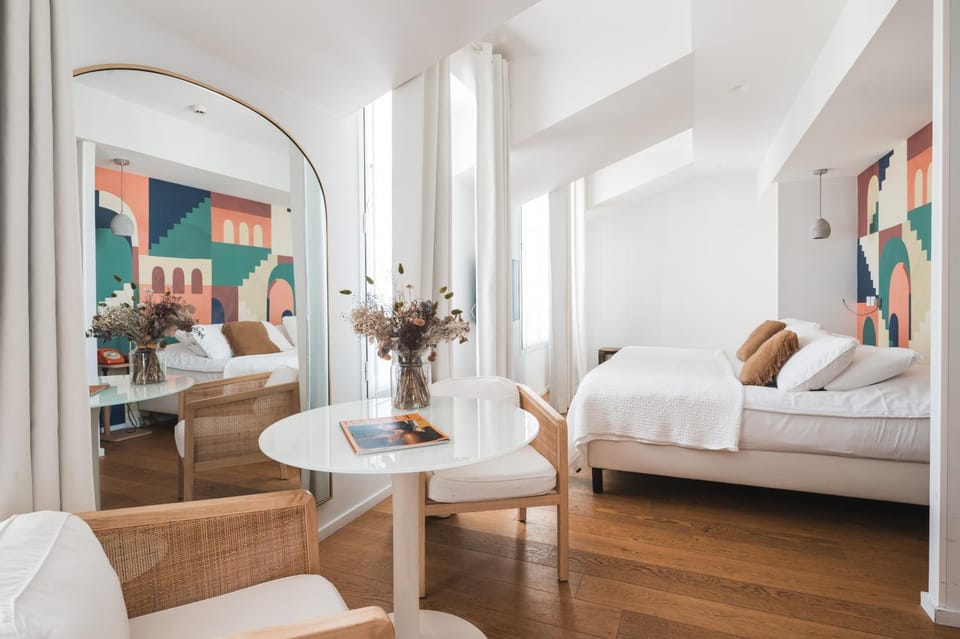 Bed, Living room, Photo of the whole room, Bedroom