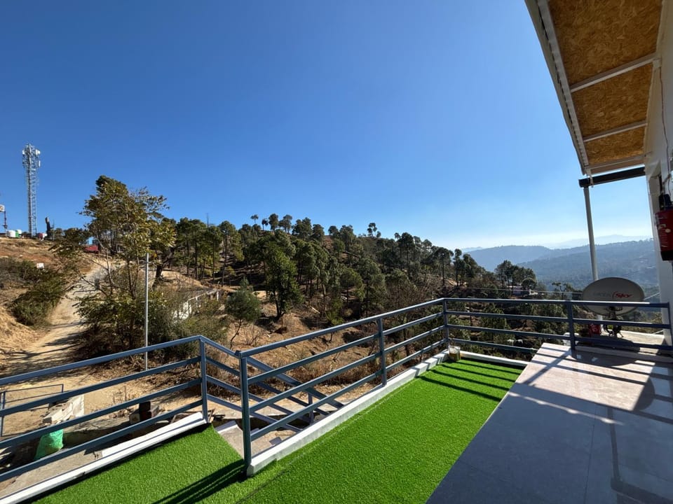 Balcony/Terrace, Quiet street view