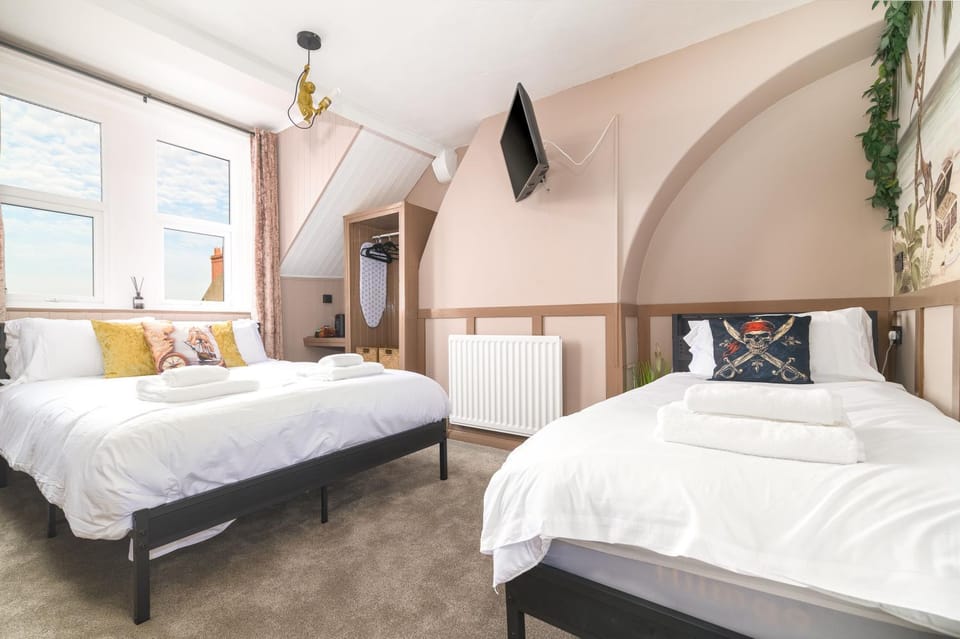 TV and multimedia, Photo of the whole room, Bedroom