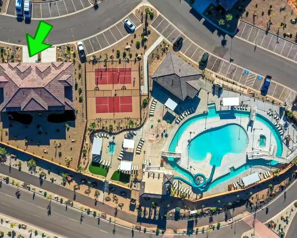 Property building, Bird's eye view, Aqua park, Swimming pool