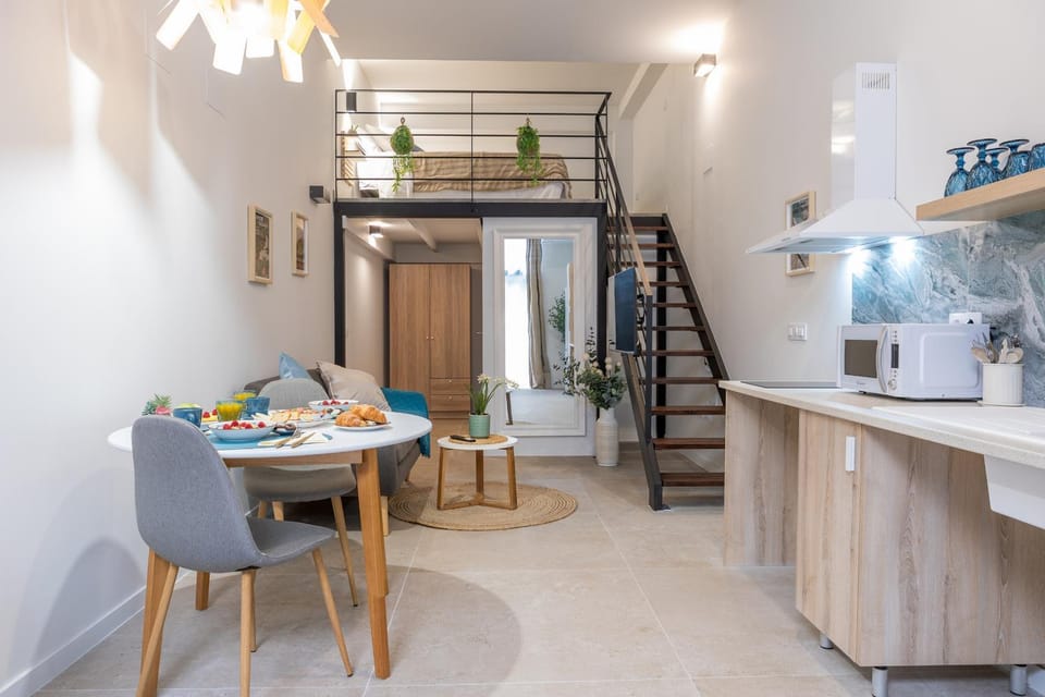 Kitchen or kitchenette, Floor plan, Dining area
