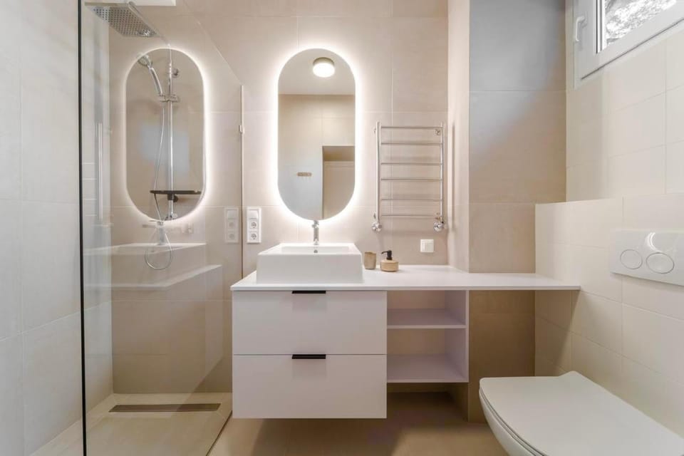 Shower, Toilet, towels
