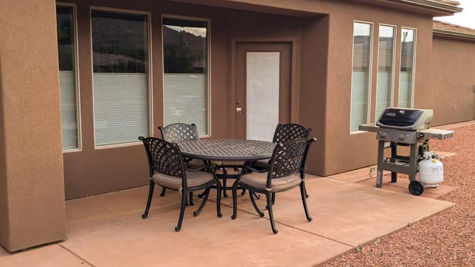 Patio, BBQ facilities, View (from property/room), Dining area