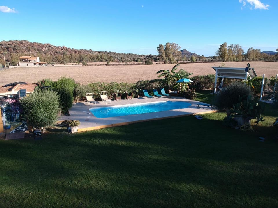Day, Natural landscape, Swimming pool, sunbed
