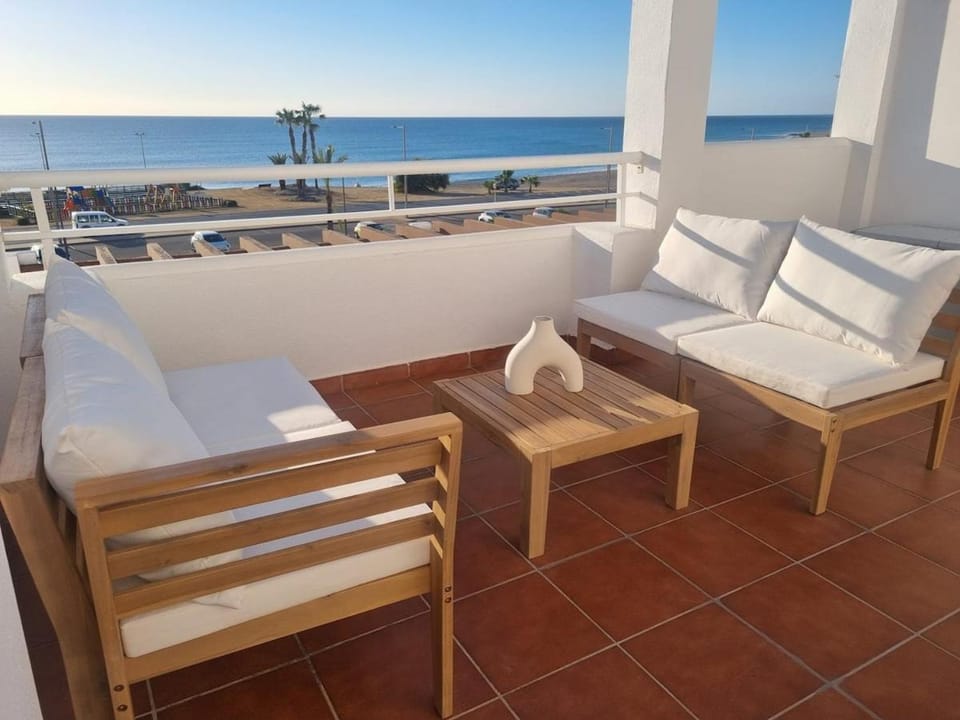 Day, Natural landscape, View (from property/room), Living room, Sea view, sunbed