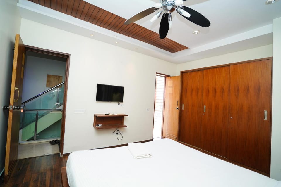 Golden villa A luxury HomeStay - Near To Bhudevi Complex TTD Ticket Counter Alipiri Vacation rental in Tirupati