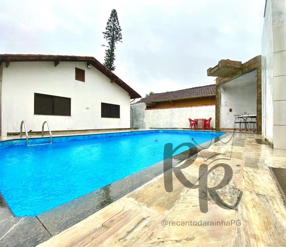 Casa com piscina a 3 minutos do mar House in State of São Paulo