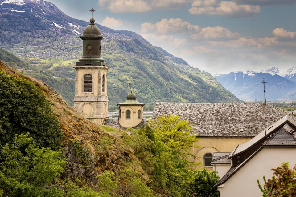 Nearby landmark, Natural landscape, Landmark view, Mountain view