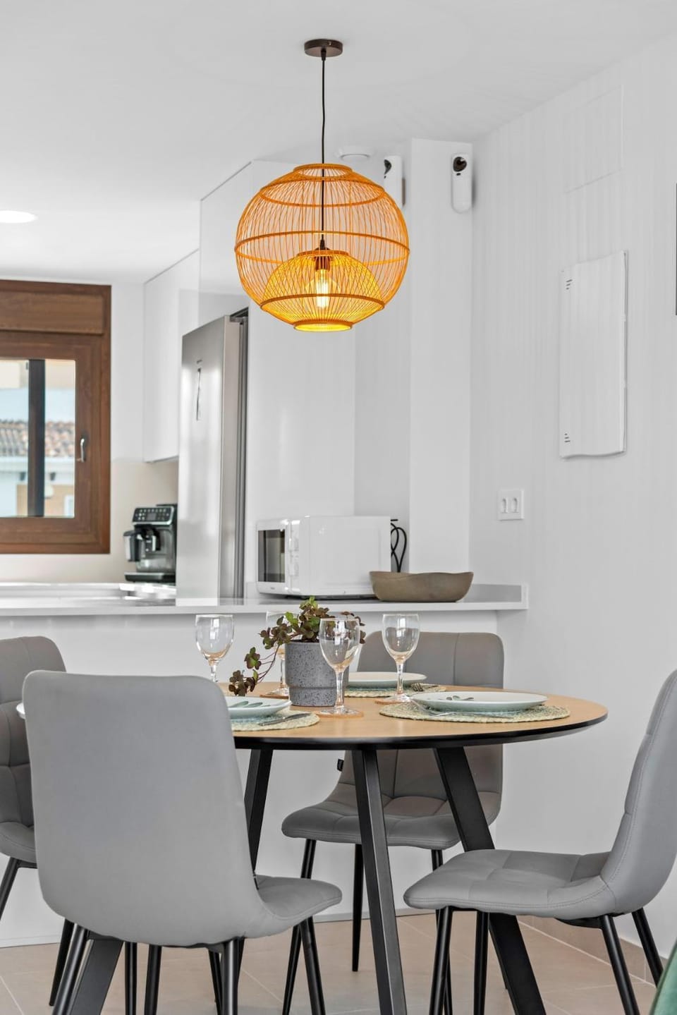 Kitchen or kitchenette, Dining area