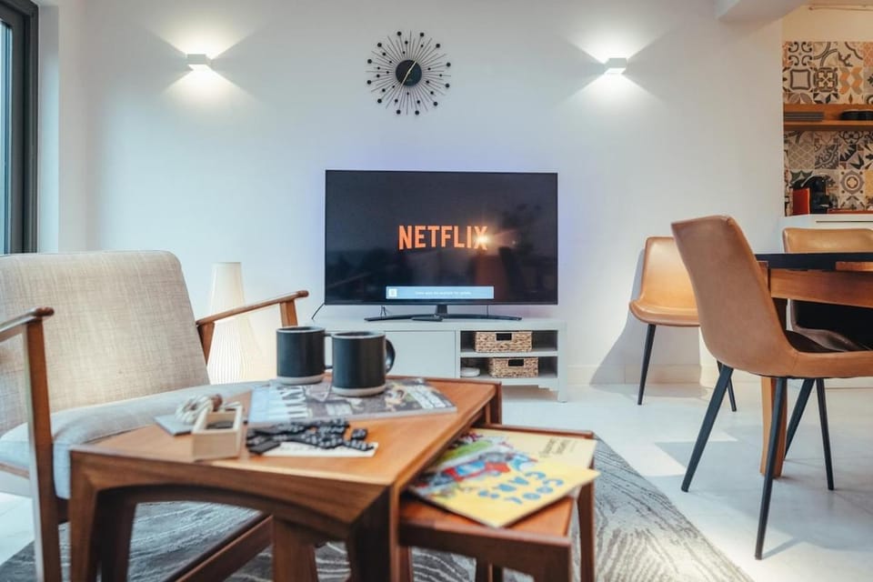 Communal lounge/ TV room, TV and multimedia, Living room, Seating area