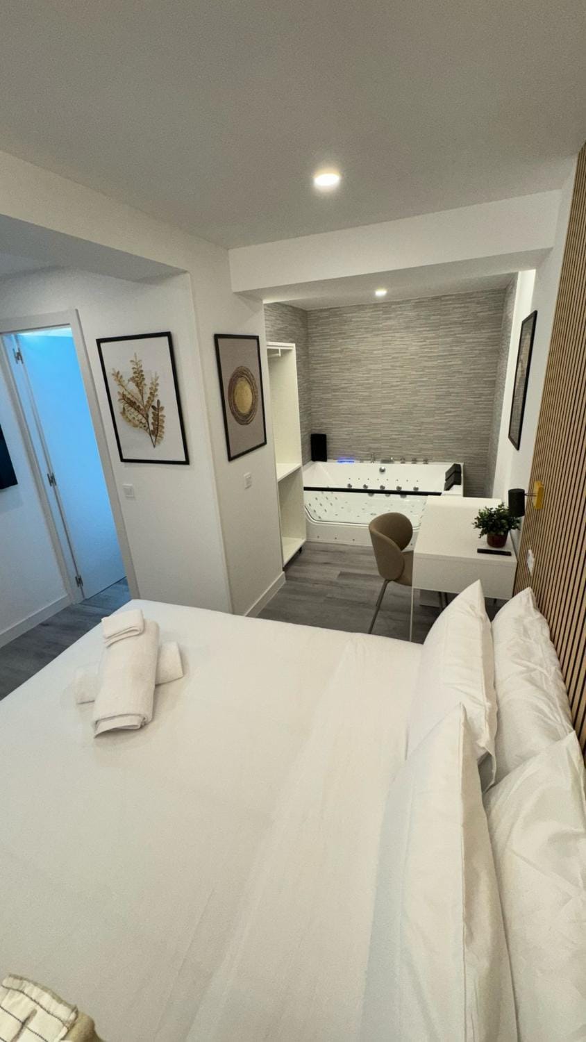 JACUZZI ROOMS PUENTE De VALLECAS Love hotel in Madrid