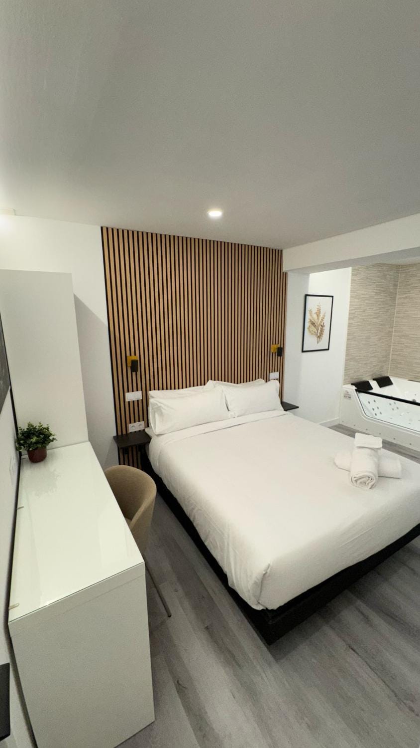 JACUZZI ROOMS PUENTE De VALLECAS Love hotel in Madrid