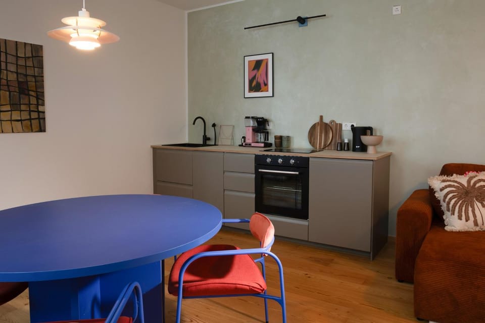 Coffee/tea facilities, Kitchen or kitchenette, Dining area