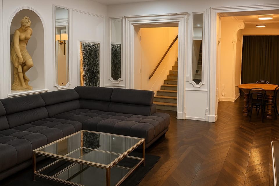 Living room, Seating area