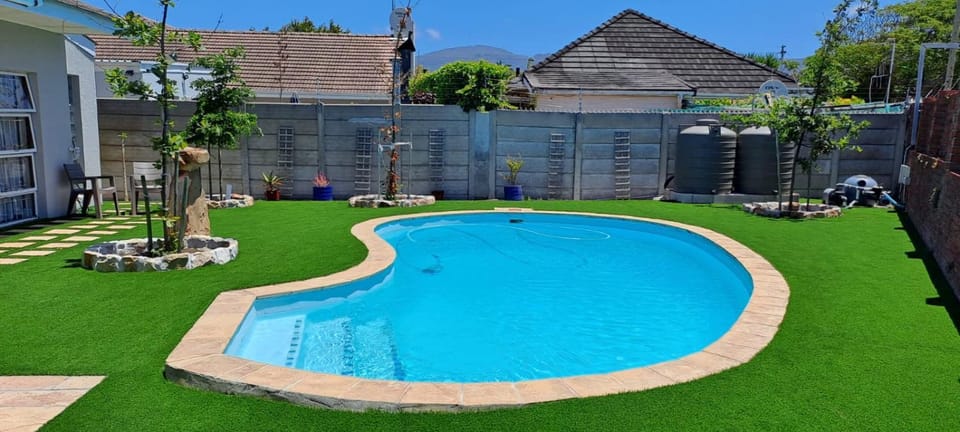 Southern Suburbs Stays Bed and Breakfast in Cape Town