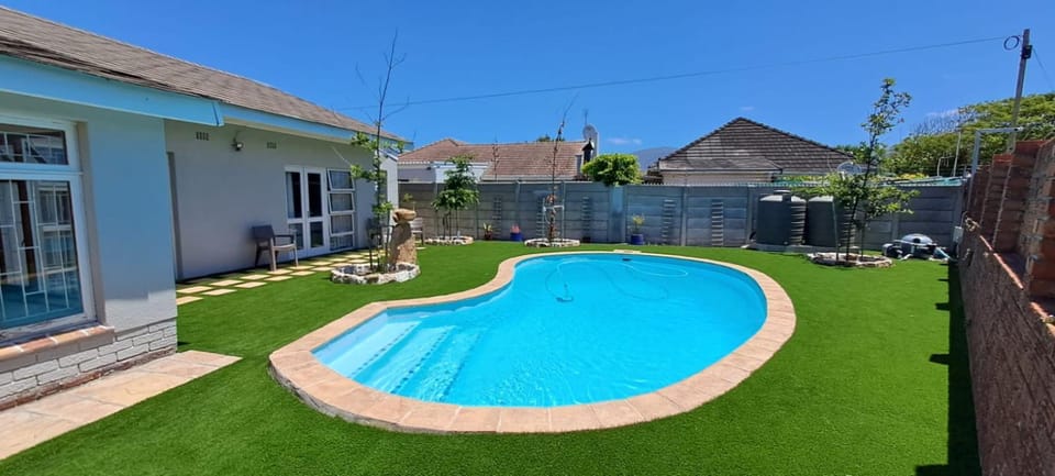Southern Suburbs Stays Bed and Breakfast in Cape Town