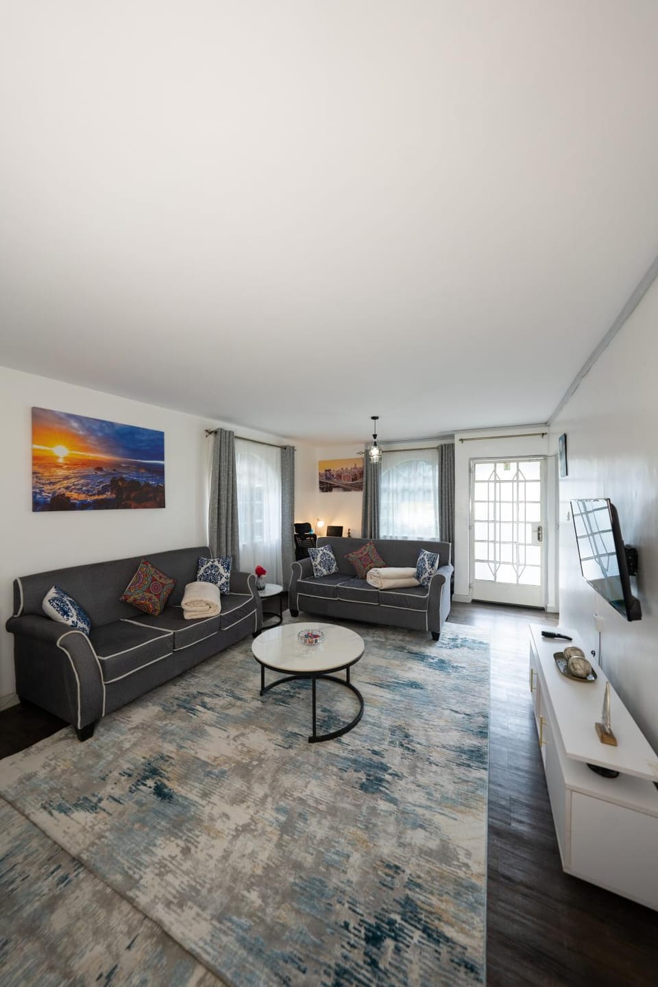 Living room, Seating area