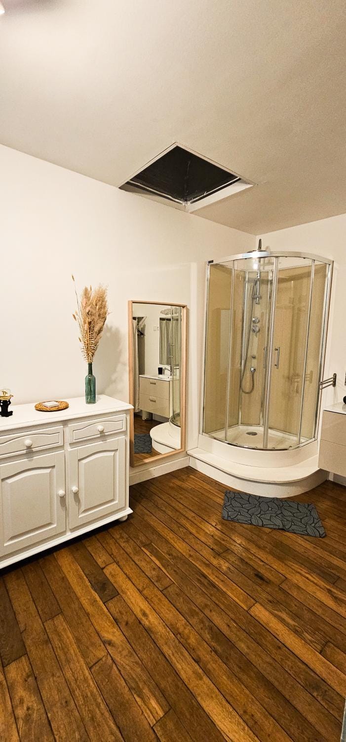 Shower, Bathroom, towels