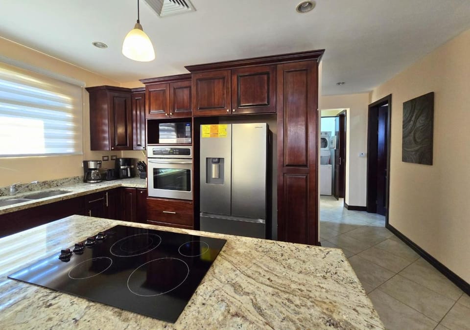 Coffee/tea facilities, Kitchen or kitchenette, dishwasher, microwave, oven, stove, toaster