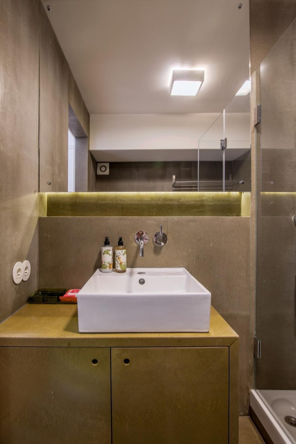 Mouzinho Hill View Apartment in Porto