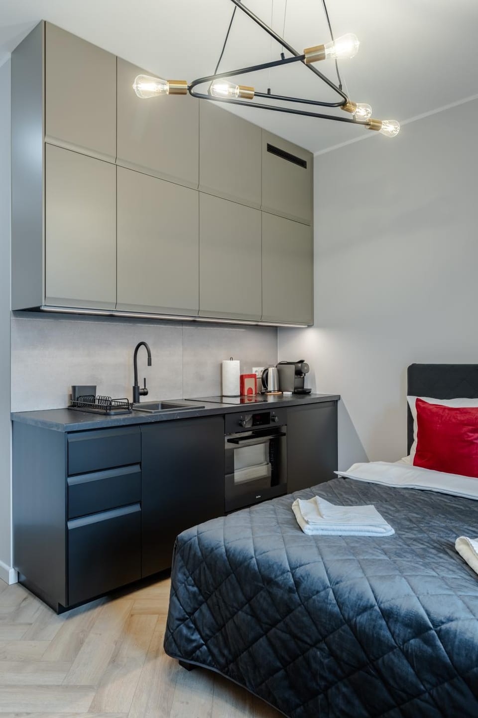 Bed, Coffee/tea facilities, Kitchen or kitchenette, Photo of the whole room, Bedroom, stove