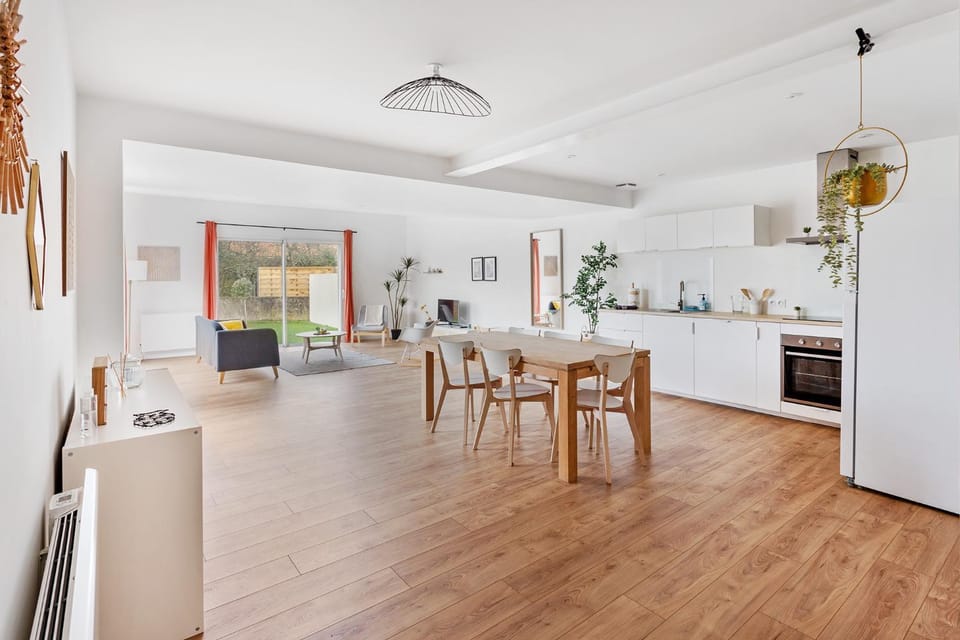 Kitchen or kitchenette, Living room, Seating area, Dining area, dishwasher, oven, stove