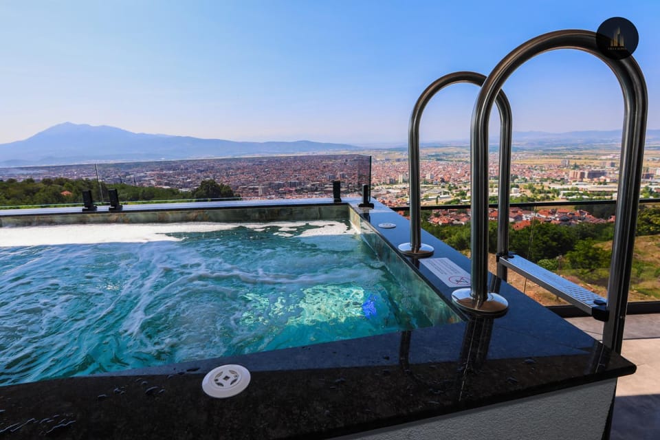 Day, Natural landscape, Hot Tub, Pool view, Swimming pool