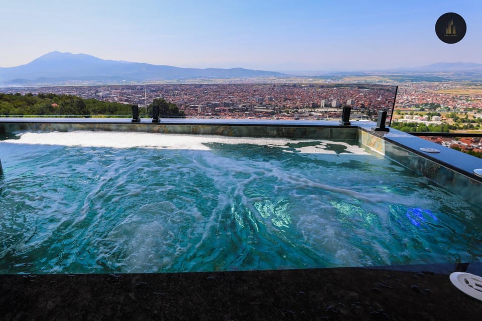 Day, Natural landscape, Hot Tub, Pool view, Swimming pool
