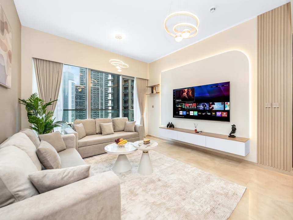Communal lounge/ TV room, TV and multimedia, Living room, Seating area, Evening entertainment