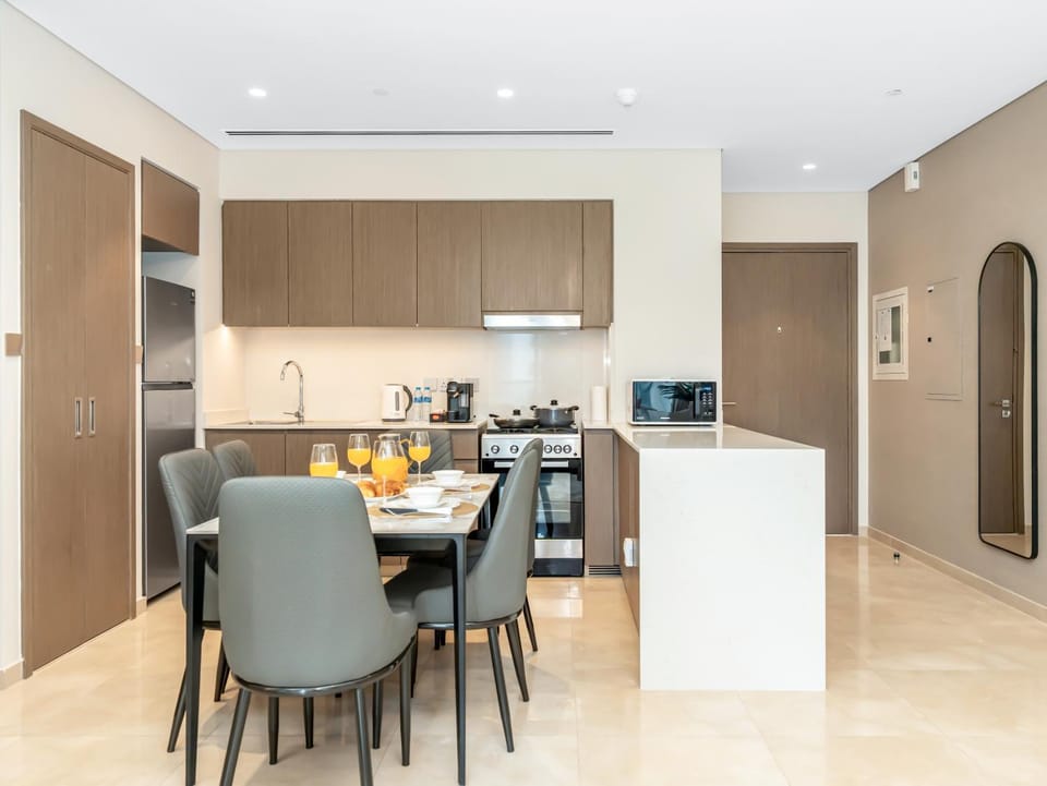 Coffee/tea facilities, Kitchen or kitchenette, Living room, Seating area, Dining area, minibar, oven, pet friendly, stove, toaster