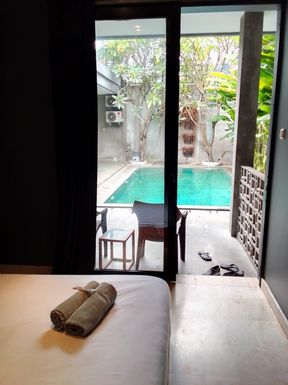 Bed, Balcony/Terrace, Pool view, towels