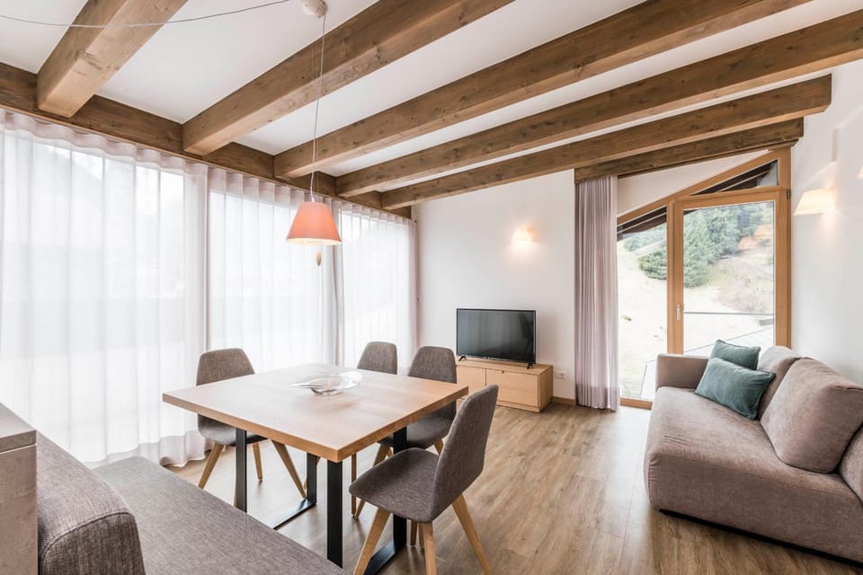 TV and multimedia, Seating area