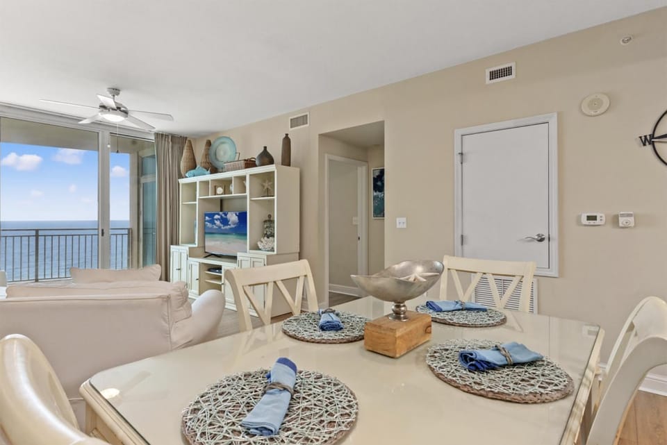 Aqua Resort 1207 by Emerald Coast Retreats Apartment in Panama City Beach
