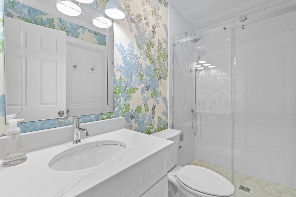 Shower, Toilet, Bathroom, Bath, towels