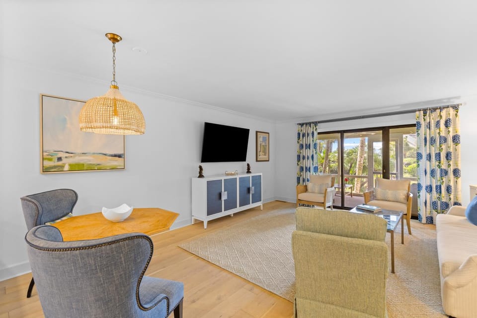 Communal lounge/ TV room, Living room, Seating area