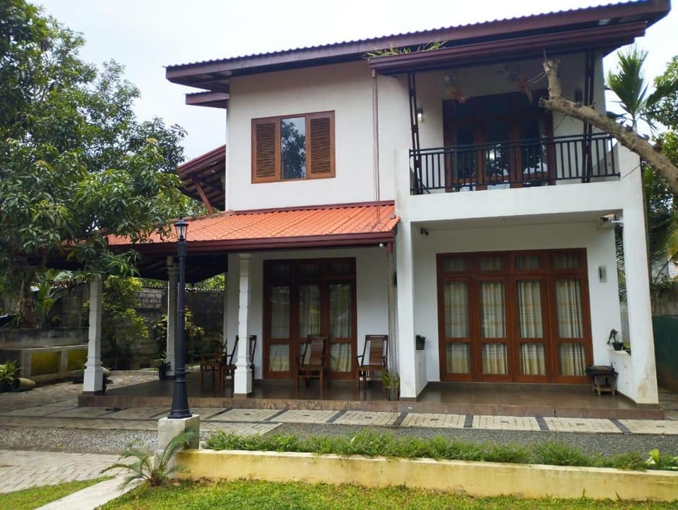 Property building, Patio, Balcony/Terrace