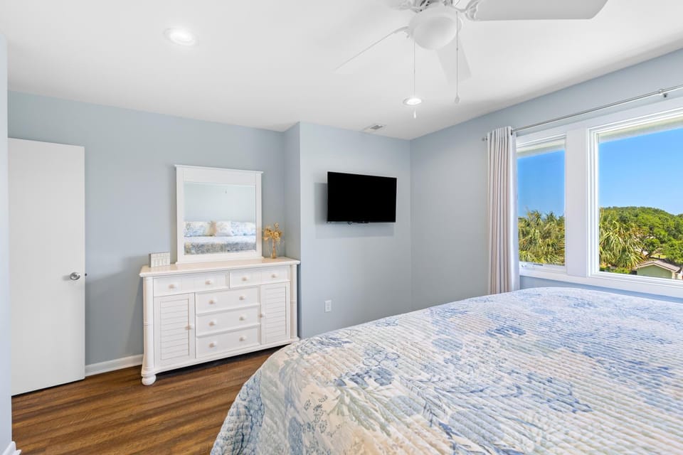 Bed, TV and multimedia