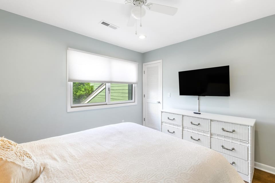 Bed, TV and multimedia