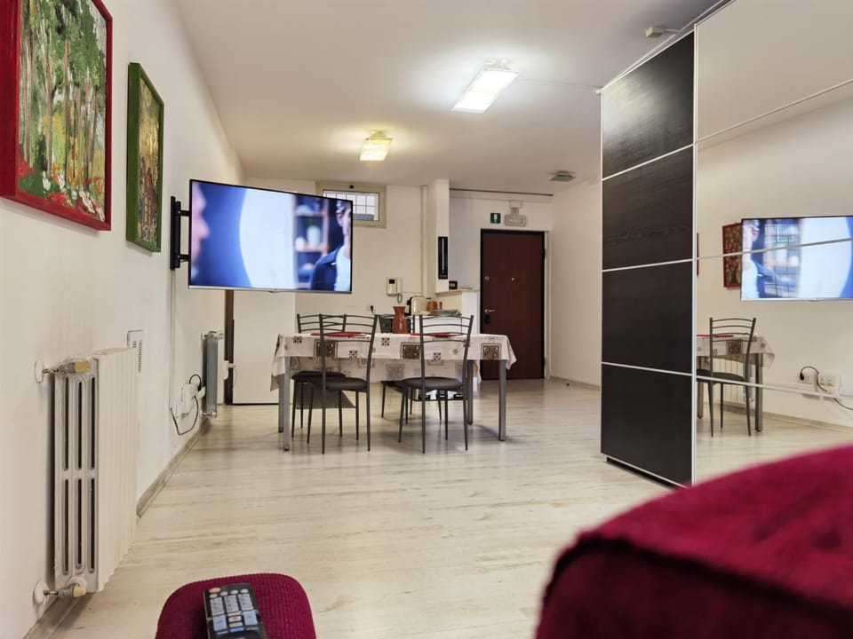TV and multimedia, Living room, Seating area, Dining area, Evening entertainment