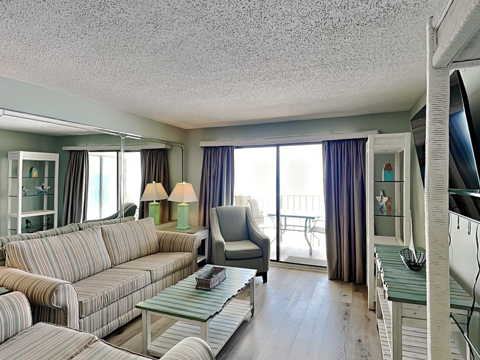 Balcony/Terrace, Living room, Seating area, furniture