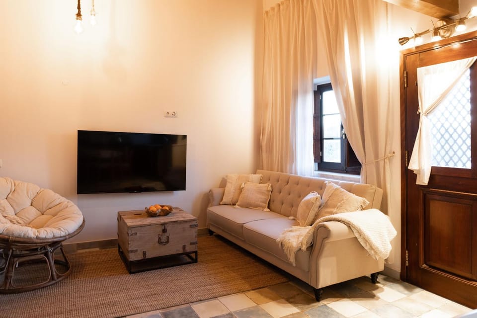 Communal lounge/ TV room, Living room
