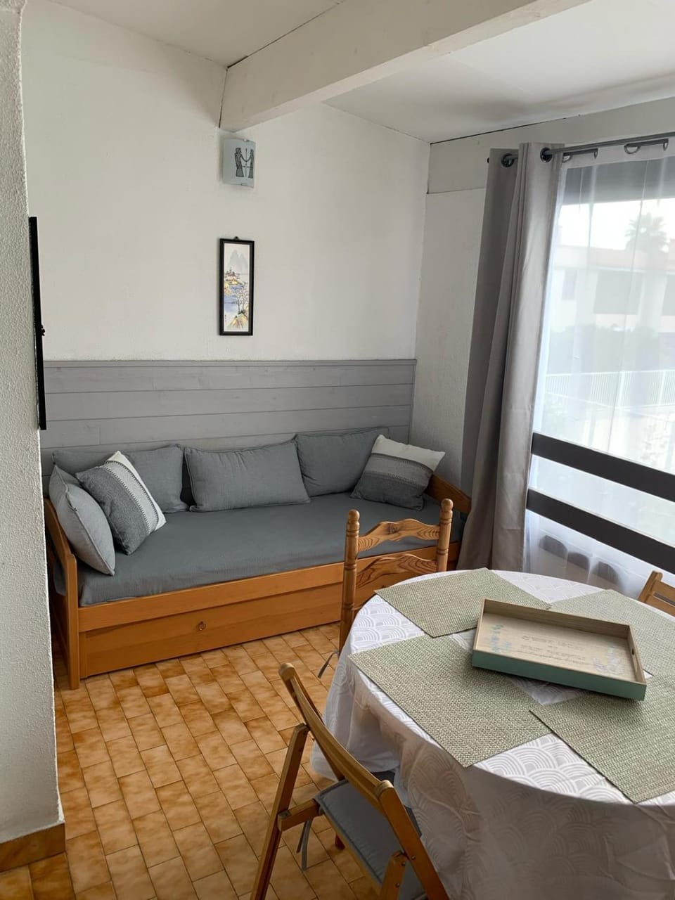 Seating area, Dining area
