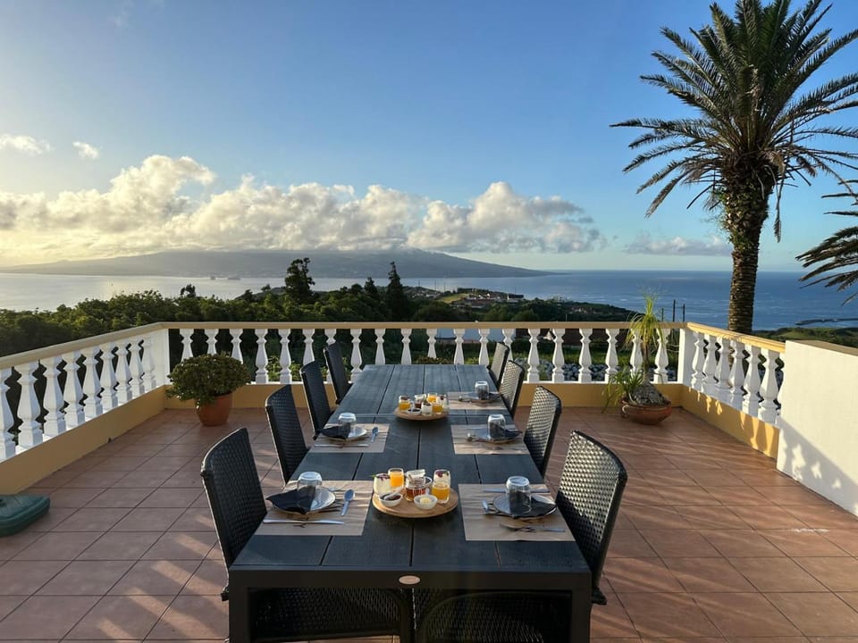 Patio, Natural landscape, View (from property/room), Balcony/Terrace, Seating area, Sea view