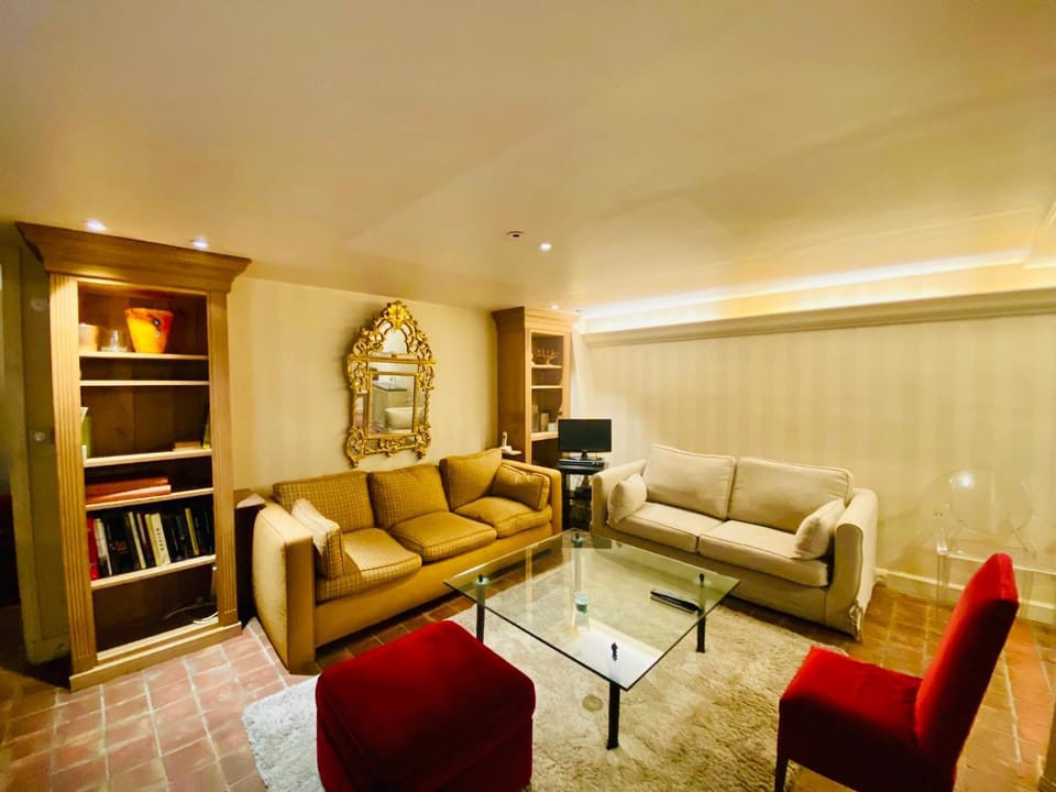 Library, Living room