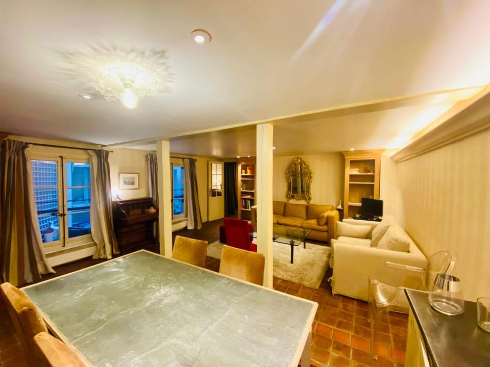 Living room, Dining area