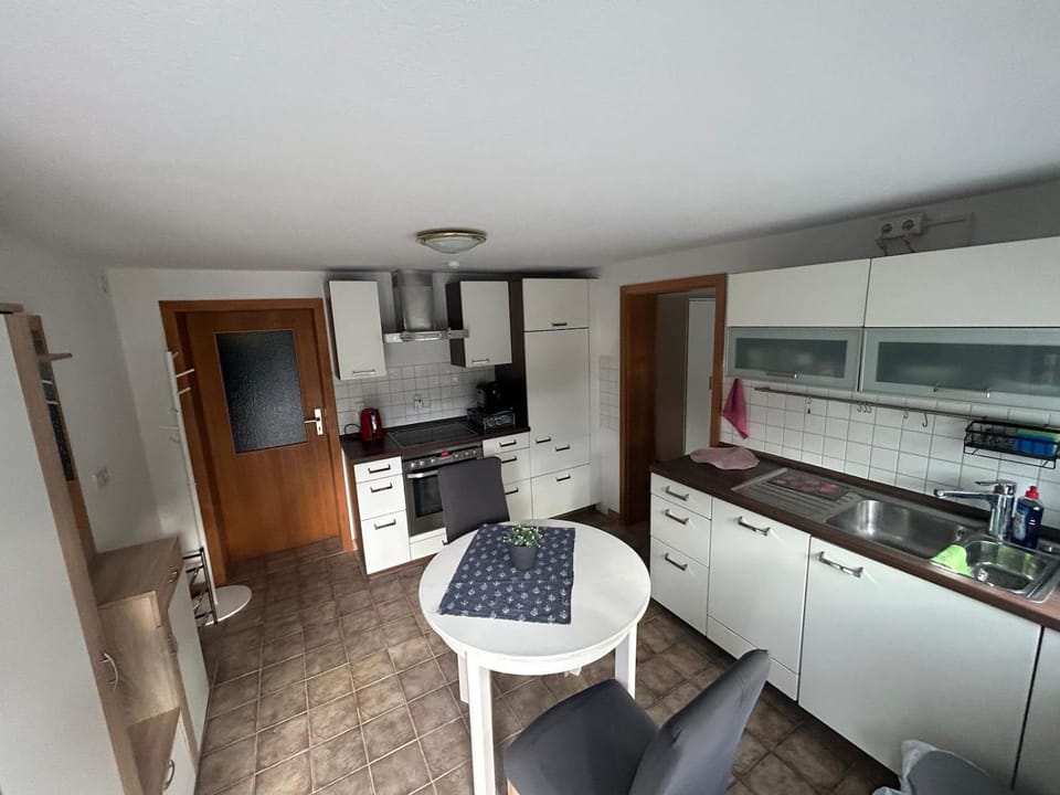 Kitchen or kitchenette, Dining area, dishwasher, oven, pet friendly, stove