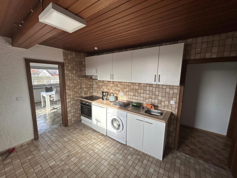 Kitchen or kitchenette, pet friendly, stove, washing machine