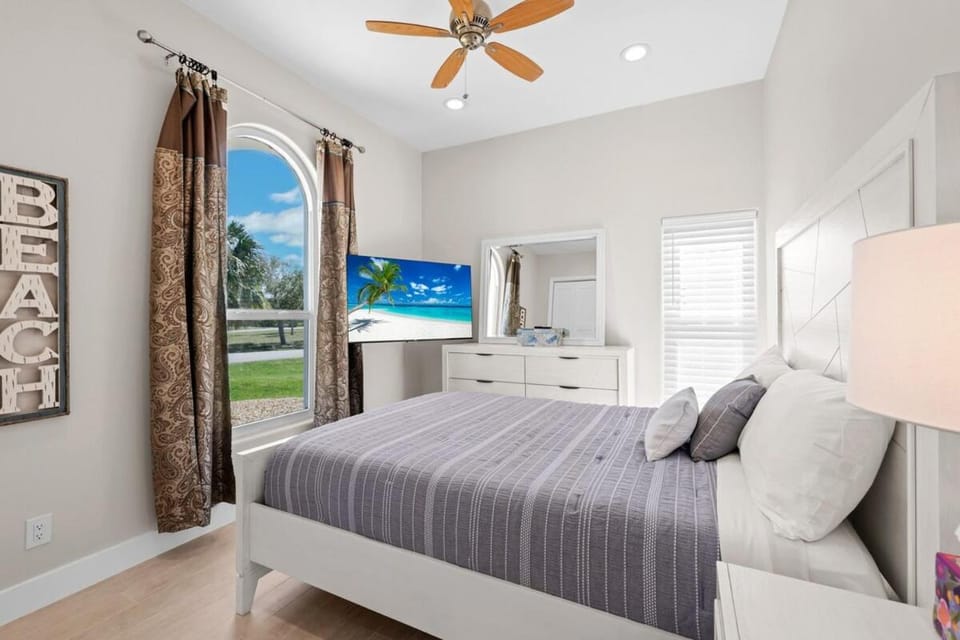 The W at Park Place-Heated Pool & Spa House in Estero