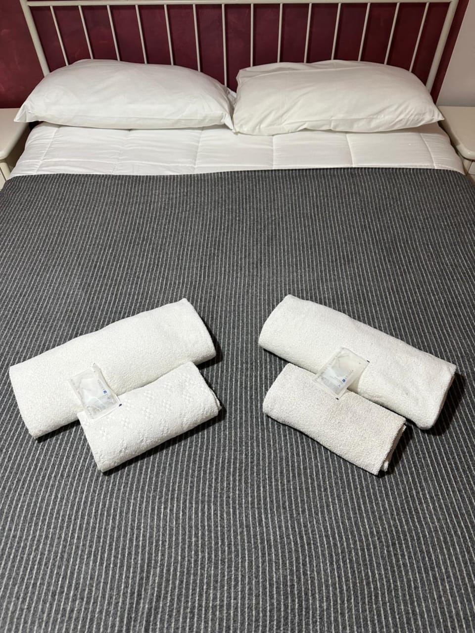 Bedroom, towels